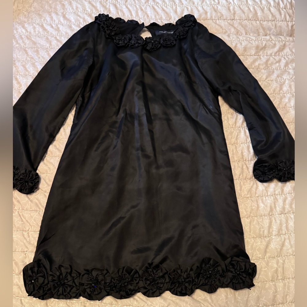 Extra small, black mini dress perfect for the holidays ￼